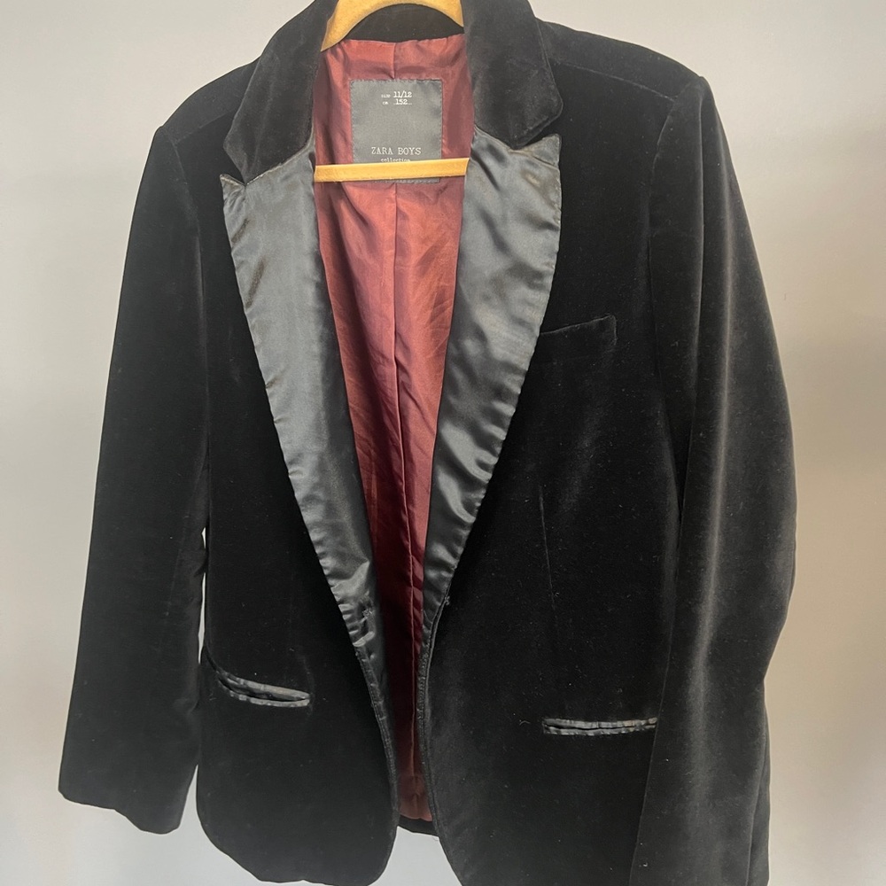 Zara kids Black Velvet Blazer with Satin lapel & Lining size 11/12 EUC like new